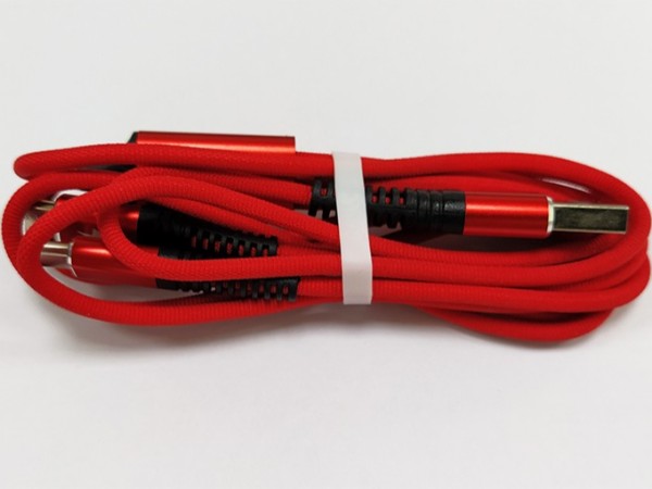 3A大電流，一拖三數(shù)據(jù)線，一次給三部手機快速充電